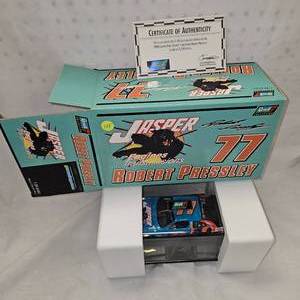 lot 125 image: Revell 124 Scale Nascar
