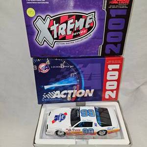 lot 137 image: 124 Scale Nascar Die Cast Cars