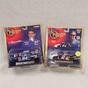 lot 141 image: 143rd Scale Nascar Diecast Cars (2)