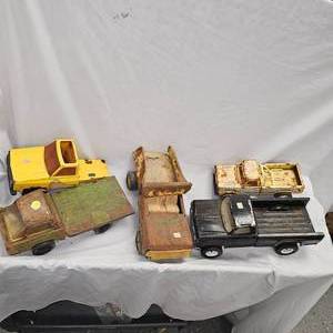 lot 181 image: Lot of 5 Misc 1970s Trucks