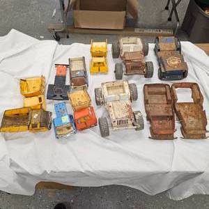 lot 185 image: Lot of Tonka 1970s and Jeeps