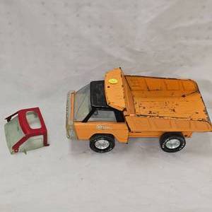 lot 194 image: Nylint 1970s Dump Truck