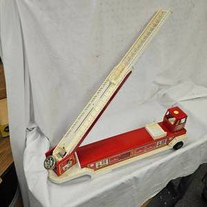 lot 205 image: Tonka Ladder Truck Trailer