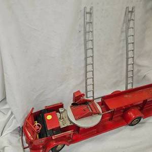 lot 207 image: Model Toyo Fire Engine, 1950s