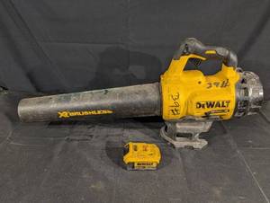 lot 38 image: DEWALT 20V MAX XR Brushless Cordless Blower With Long Nozzle & Battery