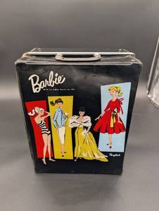 lot 210 image: Barbie Carry Case With 2 Vintage Dolls & Assorted Clothing Accessories - 1960s