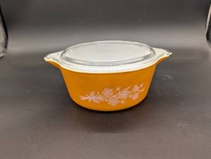 lot 239 image: Pyrex 475-6 Casserole Dish with Floral Orange Pattern & Glass Lid