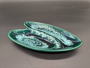 lot 246 image: Emerald Green Leaf-Shaped Ashtray - Teal Marble Glaze