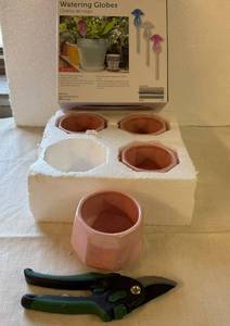 lot 84 image: Gardening Pack-see Photos