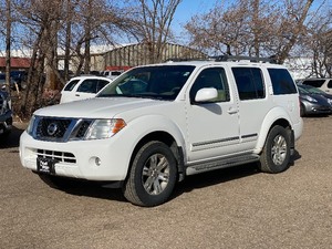 lot 4 image: 2012 NISSAN PATHFINDER SILVER EDITION 4x4 (NO RESERVE)