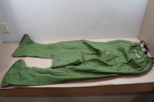 lot 47 image: Frogg Toggs Rain Gear - ML