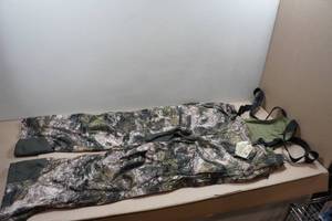 lot 68 image: Mossy Oak Hunting Bibs - 40W