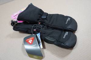 lot 116 image: Clam Ice Armor Womens Extreme Mitts - Small