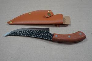 lot 130 image: Viking Knife Co Hammered Carbon Steel Knife