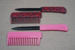 lot 135 image: 2 7 Comb Knives