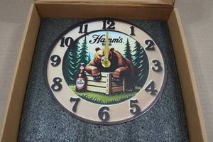 lot 142 image: Retro Style Hamms Beer Bar Clock