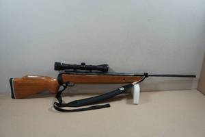 lot 1M image: Crosman Mendoza Model RM 577 .177 Caliber Pellet Gun with Scope