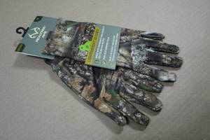 lot 198 image: Realtree APX Mens Gloves - Medium