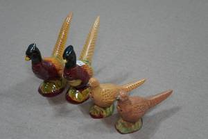 lot 207 image: 2 Vintage Salt & Pepper Shaker Sets