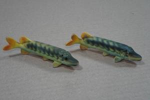 lot 211 image: Vintage Salt & Pepper Shaker Set