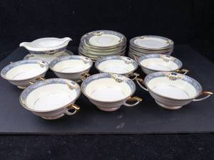 Queen Louise Bavaria Dinnerware Set - 22-Piece with Gravy Boat