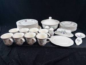 Pfaltzgraff Grapevine Dinnerware Set - White Porcelain with Purple Grapes