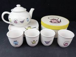 Rosanna Asian Tea Set - Teapot, 4 Teacups & 4 Saucers (Made in China)
