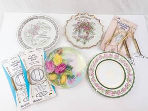 Bards Plate Hanging Wire Hangers & 4 Decorative Plates, 8-10 in