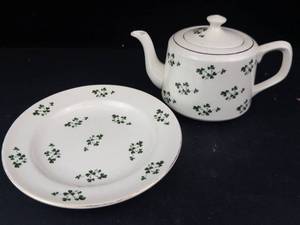 Carrigaline Pottery Co. Ireland Clover Pattern Teapot &amp Plate Set