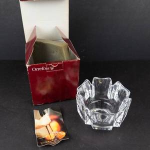 Orrefors Corona Bowl by Lars Hellsten - 4384/31 - 4 1/2 in dia