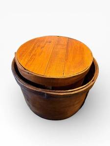 lot 1A image: Vintage Round Wooden Bucket with Lid - Rustic Farmhouse Decor