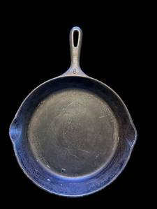 lot 15 image: No. 8 Cast Iron Skillet