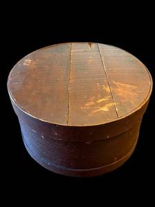 lot 17A image: Antique Round Wooden Barrel Box with Lid - 16in Diameter Storage Container