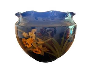 lot 46 image: Large Antique Weller Flower Pot with Daffodils