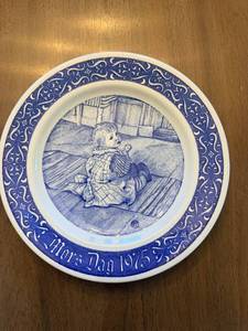 lot 64 image: Portland Sweden Plate - Mors Dag 1975 Blue Transfer Baby Scene, Limited Edition