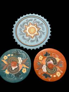 lot 101 image: Decorative Wood Plates - Floral Hand-Painted Set of 3 (Blue, Teal, Orange)