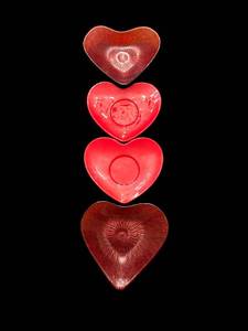 lot 113 image: Heart-Shaped Plates and Bowls - Red 4-Pack