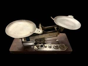 lot 127 image: Eastman Studio Scale - Two-Pan Balance Scale by Eastman Kodak Co., Rochester NY