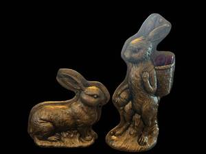 lot 139 image: Antique-Style Plastic Rabbit Figurines with Basket - 2-Piece Set