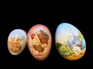 lot 143 image: Decorative Paper Easter Eggs - 3-Piece Set