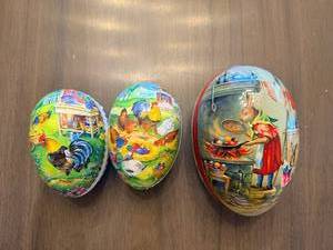 lot 145 image: Decorative Paper Easter Eggs - 3-Piece Set