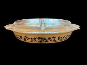 lot 158 image: Pyrex Golden Acorn Casserole Dish with Lid