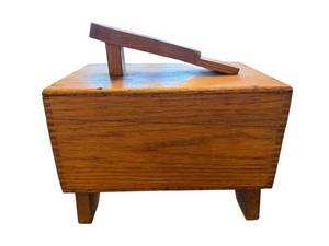 lot 181 image: Griffin Shinemaster Shoe Shine Box - Vintage Wooden Shoeshine Kit