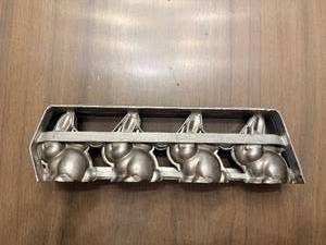 lot 196 image: Rabbit -Shaped Cookie Mold - 12 Long, 6-Cavity