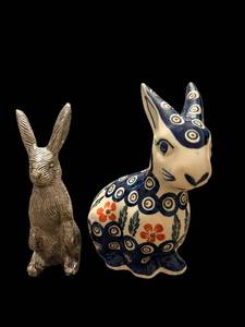 lot 197 image: Rabbit Figurine Set - 2-Piece Ceramic BlueWhite Floral Rabbit & Bronze Bunny