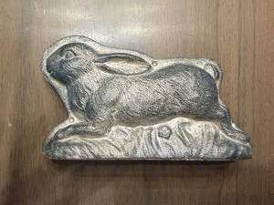 lot 199 image: Antique-Style Plastic Relief Mold 7x4 in - Decorative Display Plaque