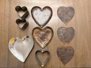 lot 209 image: Heart-Shaped Set (7-Pcs)