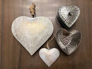 lot 210 image: Heart-Shaped Metal Wall Decor Set (Lot of 4)