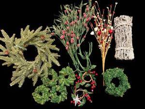 lot 239 image: Decorative Christmas Wreaths & Berry Sprigs with Birch Log Accent
