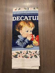 lot 241 image: Christmas Kitchen Towels, Oven Mitts & Potholders - Assorted Holiday Prints